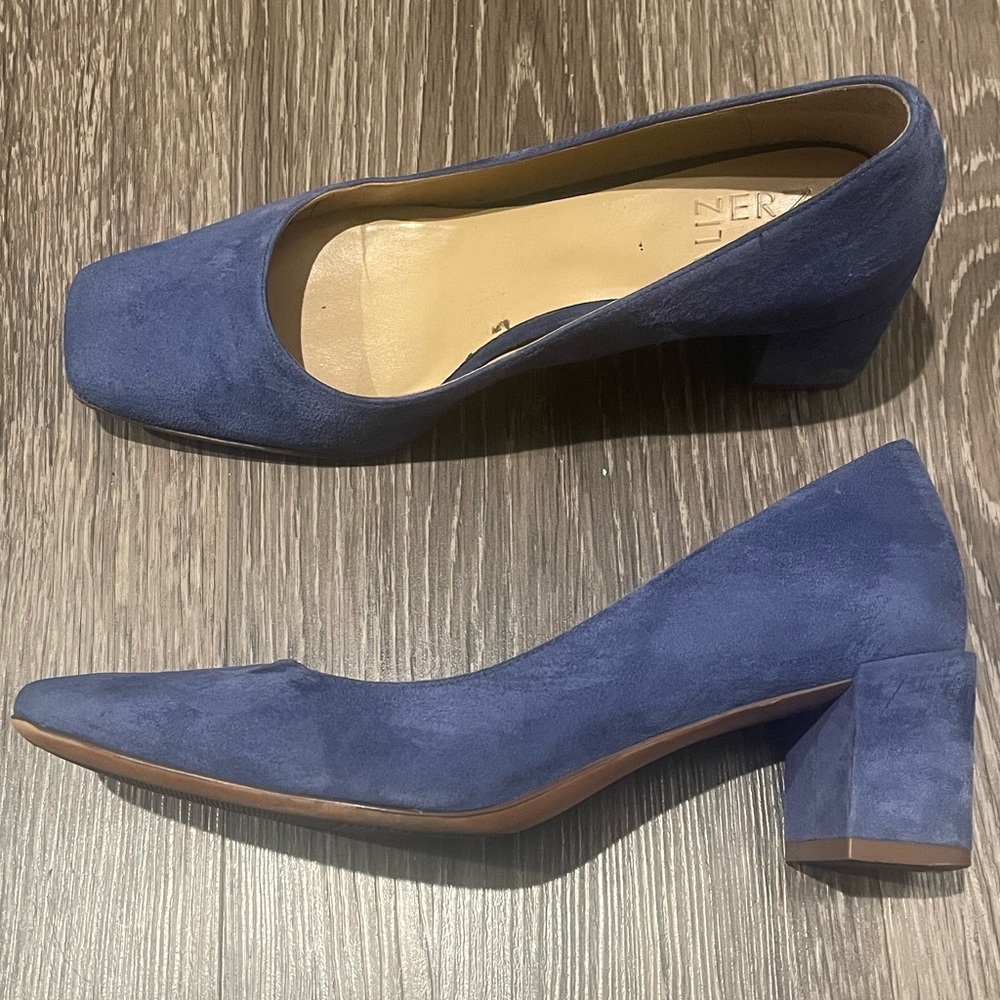Blue suede square toe pump